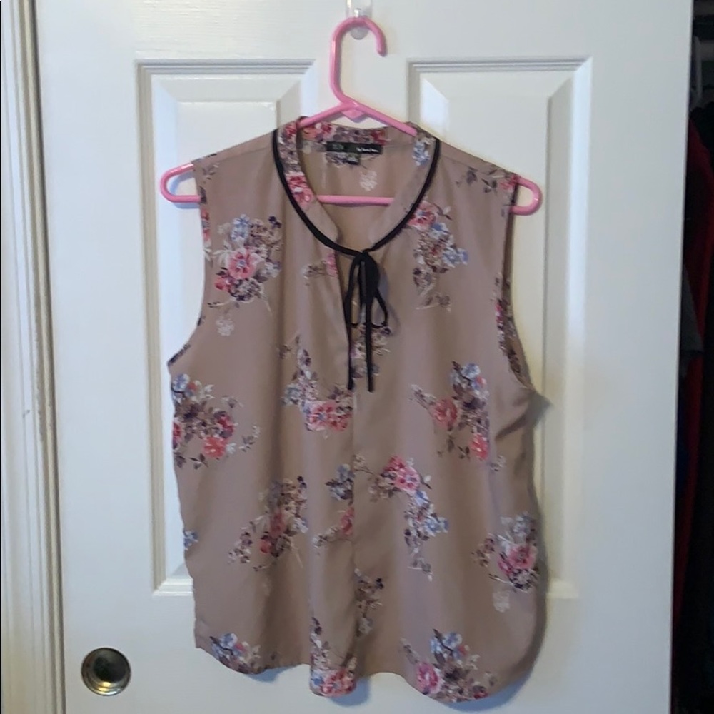 Summer top for work - Picture 2 of 8
